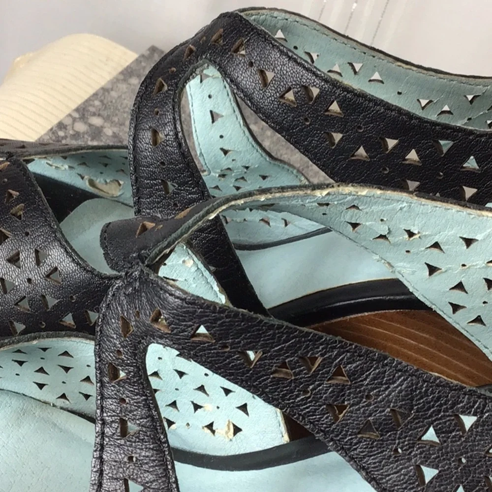 ๐ Seychelles Black Eyelet Leather Wedge Platform Sandals Sz.8.5 - Picture 5 of 10